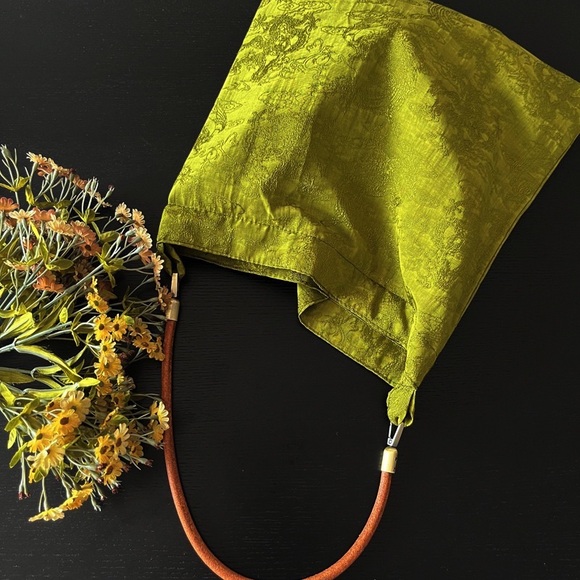 Embroidered shoulder bag, silk linen bag,vintage style,handle bag,tote bag - Picture 5 of 5